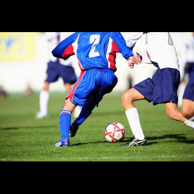 多くのスポーツに触れられるようサッカースクールも開講しております