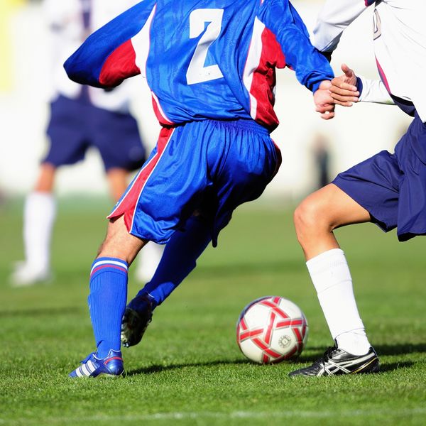 多くのスポーツに触れられるようサッカースクールも開講しております