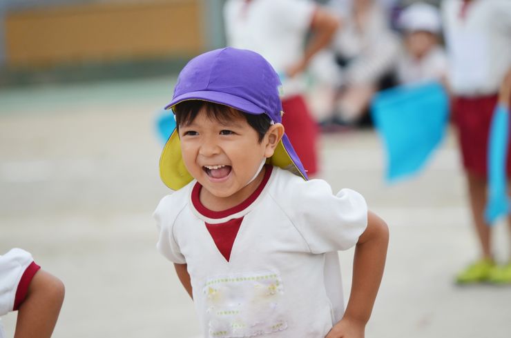 かけっこをする子供